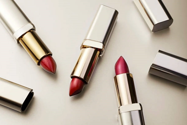 Lipstick storage