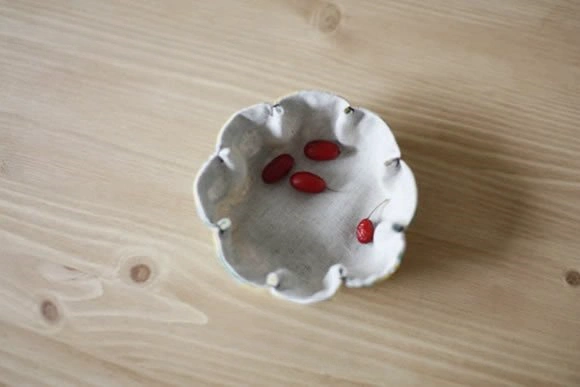 a non-woven fabric fruit tray with rounded corners