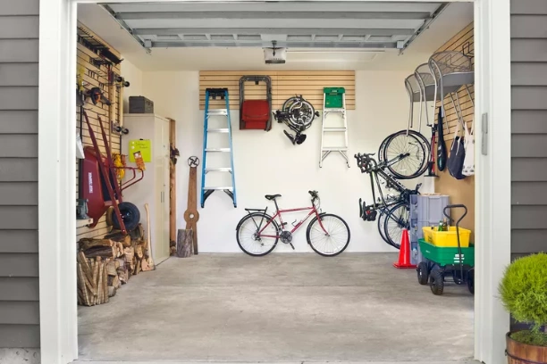 Organizing Your Garage Made Easy: Stress-Free Decluttering Tips